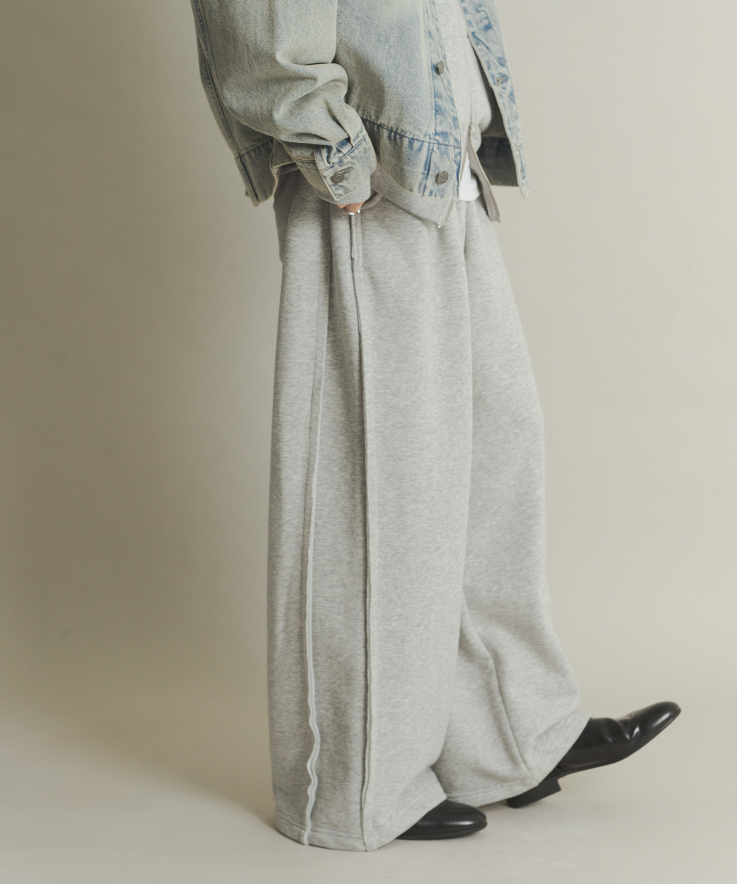 スウェットタックワイドパンツ